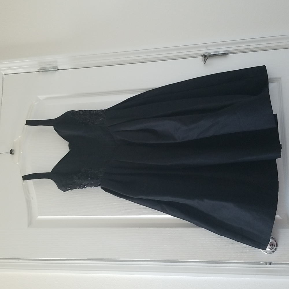 Jessica Simpson knee length formal dress